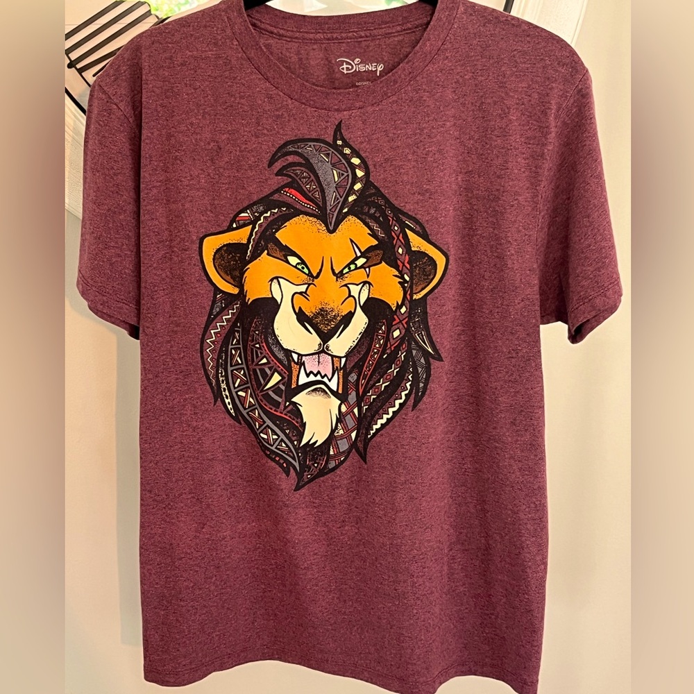 Disney Scar The Lion King Villain Maroon Short Sleeve size Medium Unisex